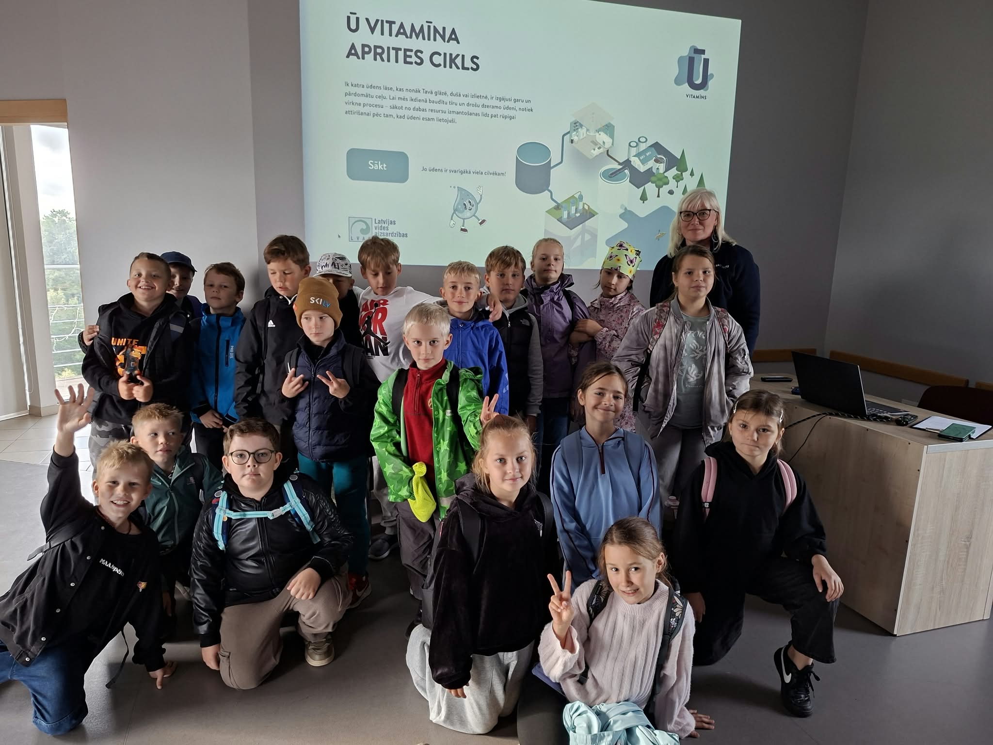 Siguldas 1. pamatskolas 3. B klases skol�ni